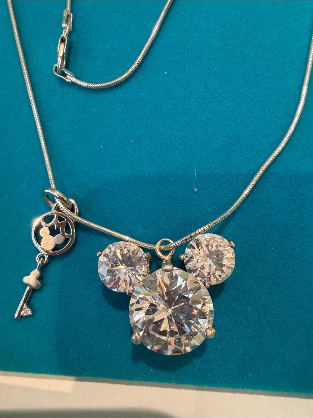 Disney 925 Silver large Crystal Mickey Head Necklace with Key Charm - Picture 3 of 8
